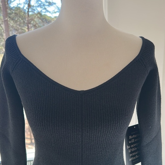NWT TUCKERNUCK Black Knit Nicola Long Sleeve Off The Shoulder V Neck Top, Large - Picture 5 of 11
